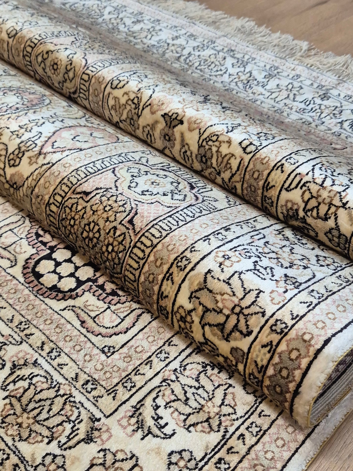 Hereke Teppich Seide auf Seide Gartenmotiv fein handgeknüpft