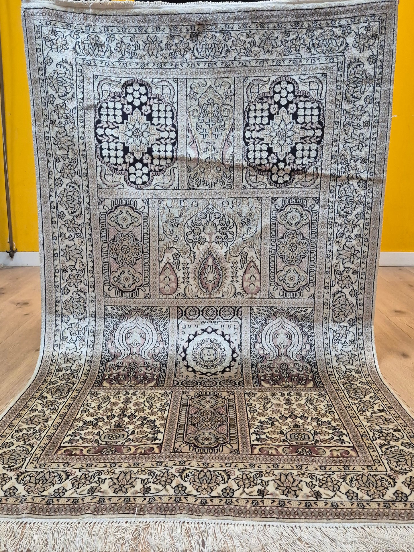 Hereke Teppich Seide auf Seide Gartenmotiv fein handgeknüpft