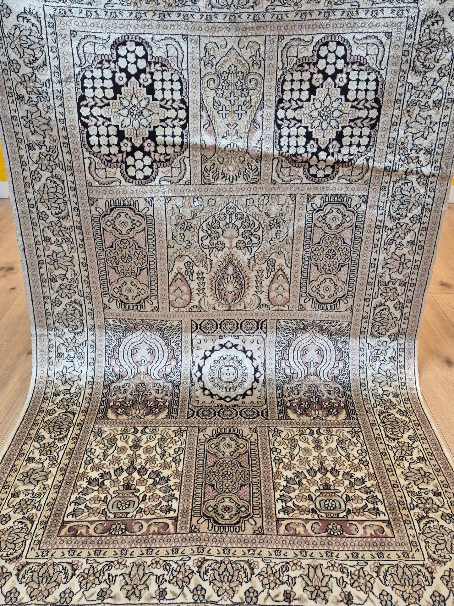 Hereke Teppich Seide auf Seide Gartenmotiv fein handgeknüpft