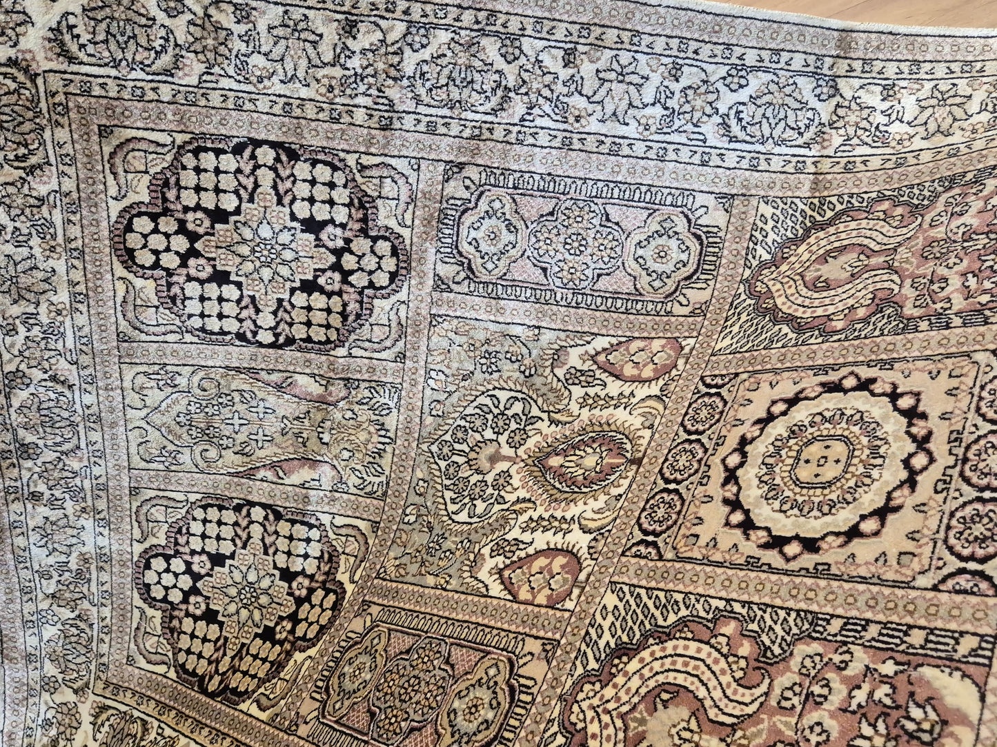 Hereke Teppich Seide auf Seide Gartenmotiv fein handgeknüpft