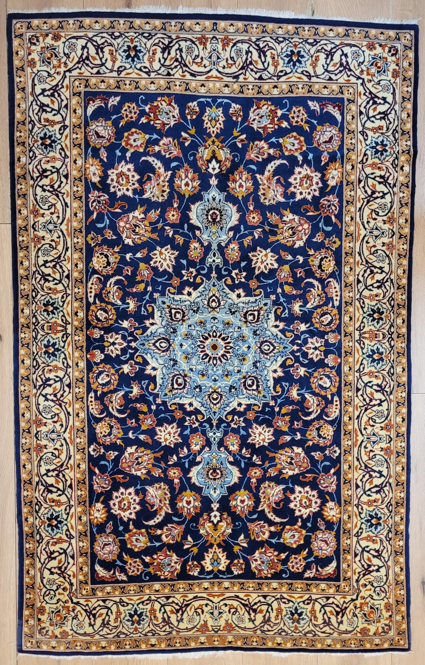 Isfahan Teppich Korkwolle mit Seide feine Knüpfung Medaillon