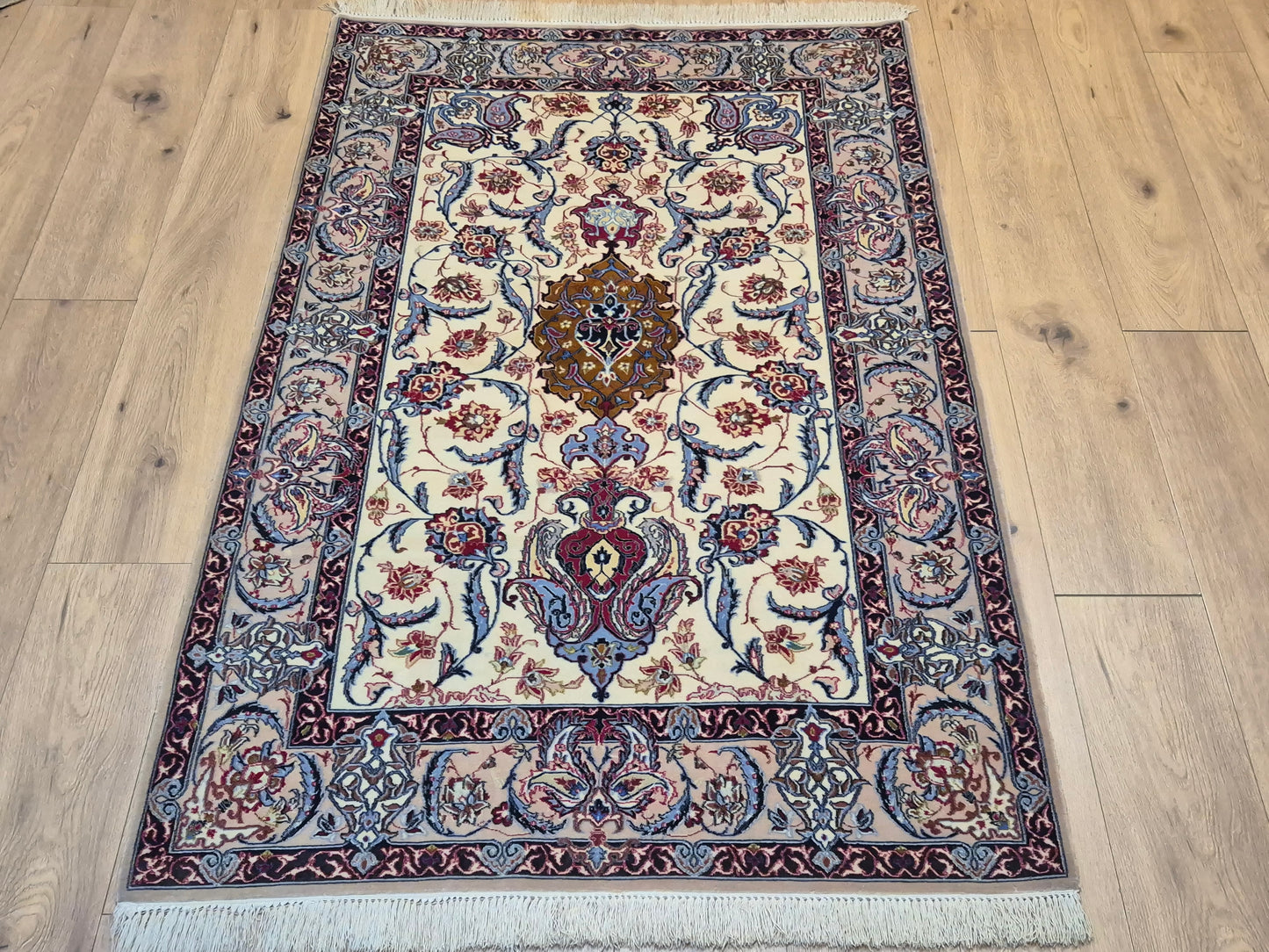 Isfahan Teppich Korkwolle auf Seide Medaillon fein handgeknüpft