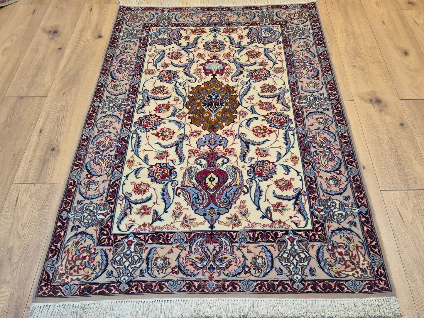 Isfahan Teppich Korkwolle auf Seide Medaillon fein handgeknüpft