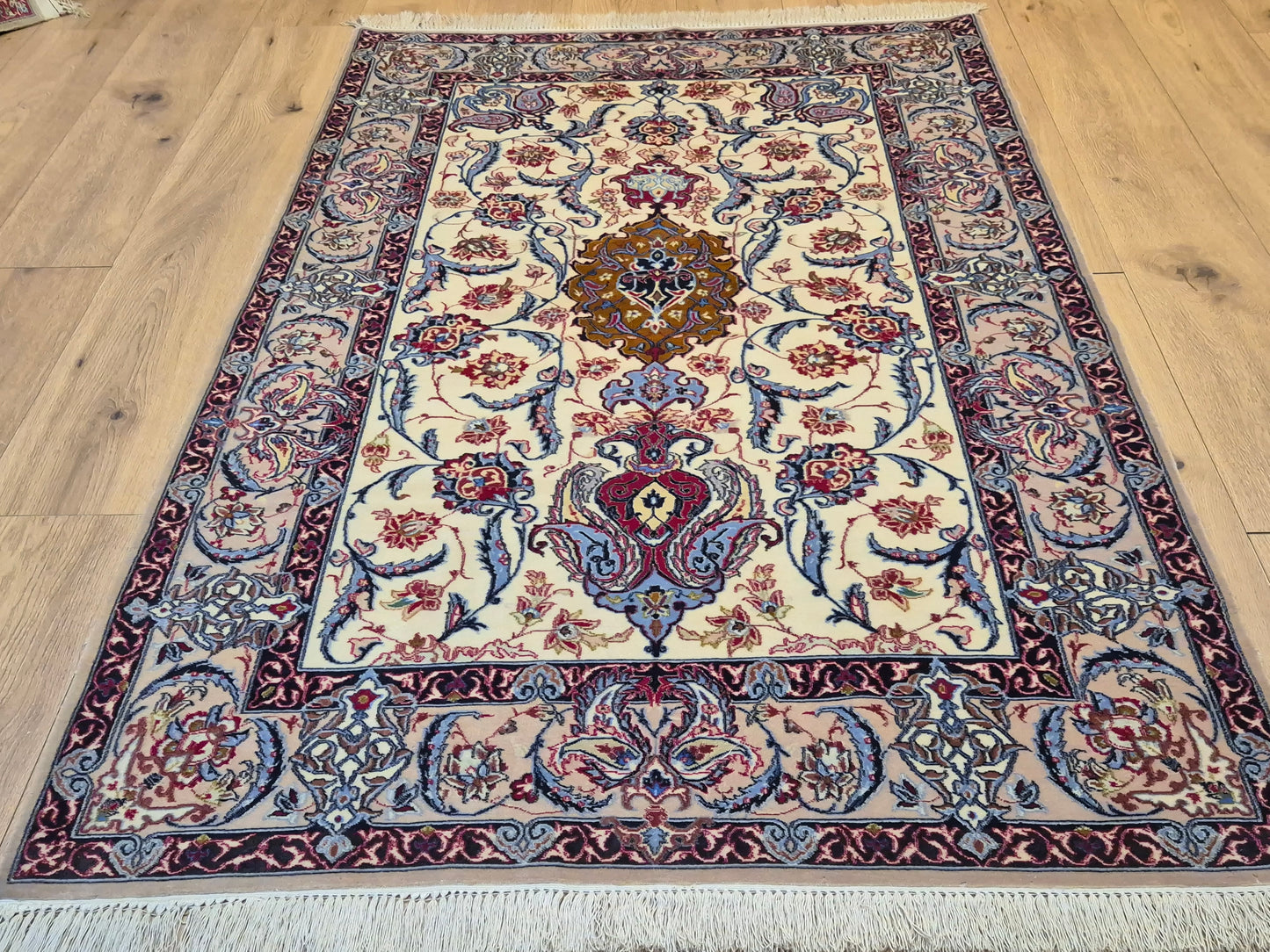 Isfahan Teppich Korkwolle auf Seide Medaillon fein handgeknüpft