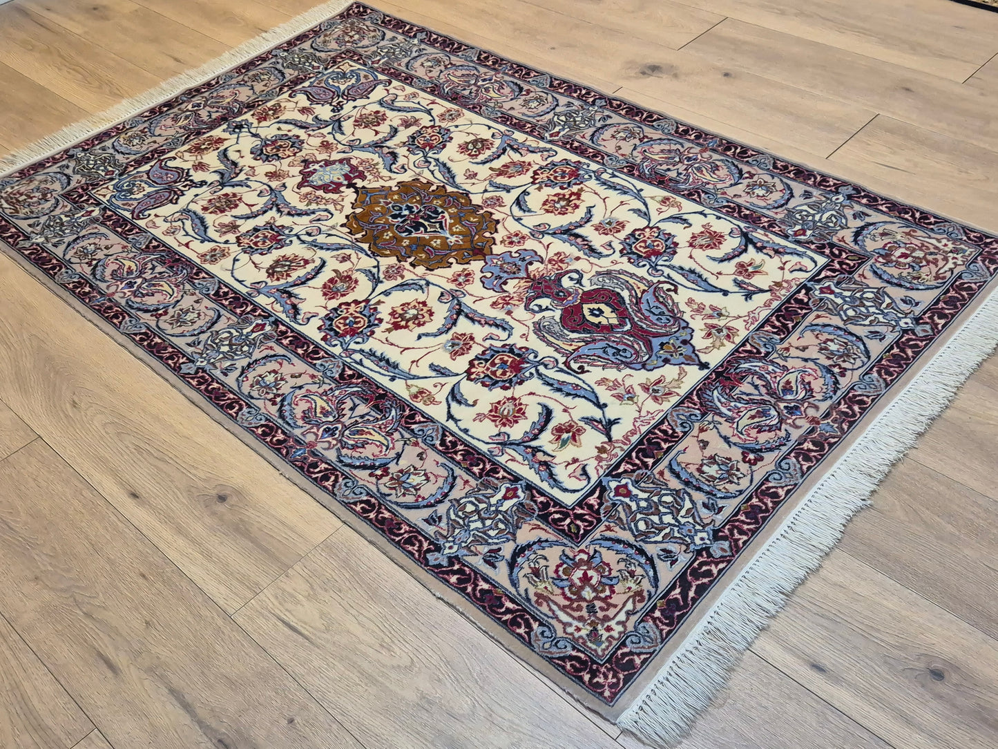 Isfahan Teppich Korkwolle auf Seide Medaillon fein handgeknüpft