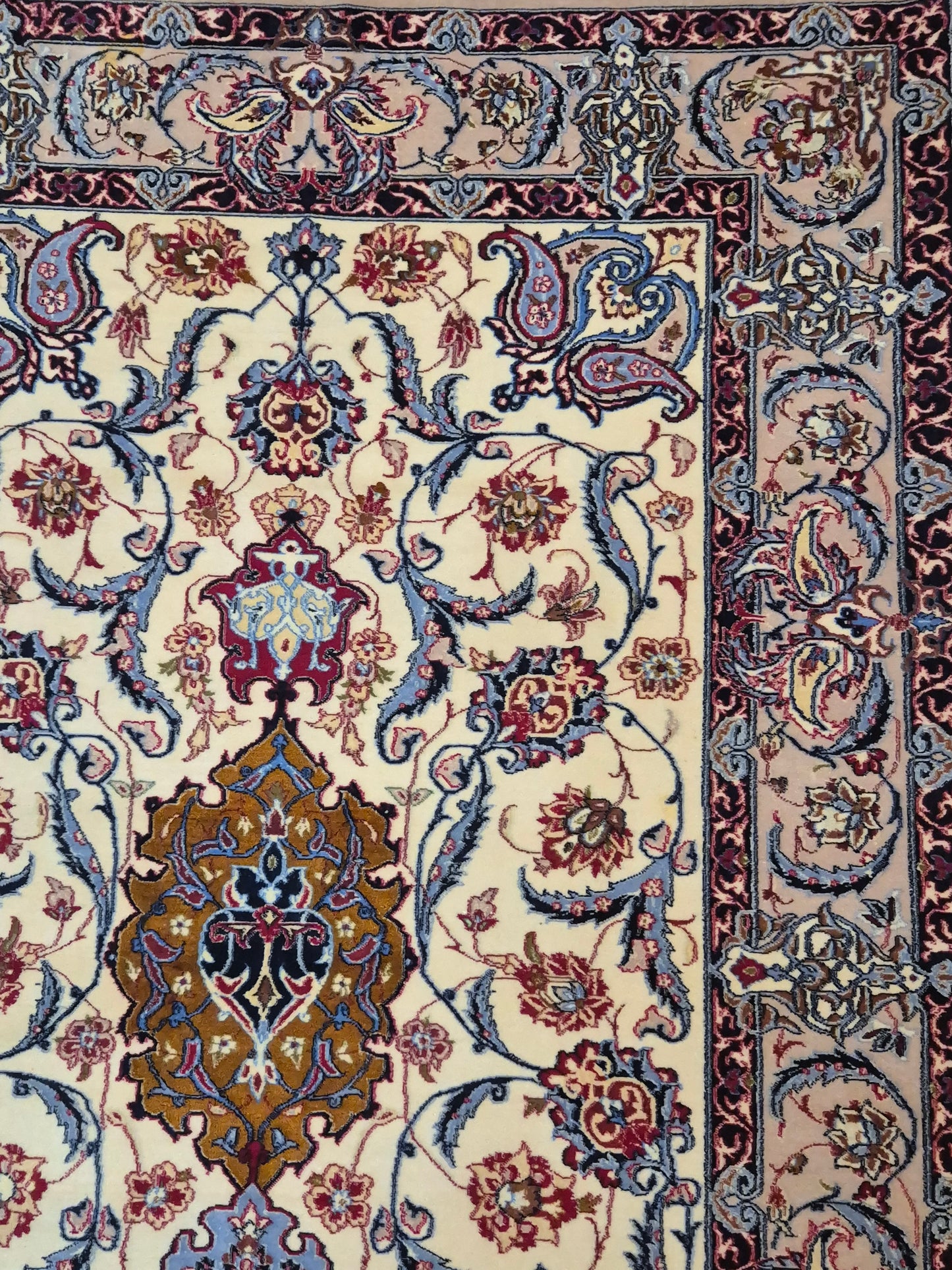 Isfahan Teppich Korkwolle auf Seide Medaillon fein handgeknüpft