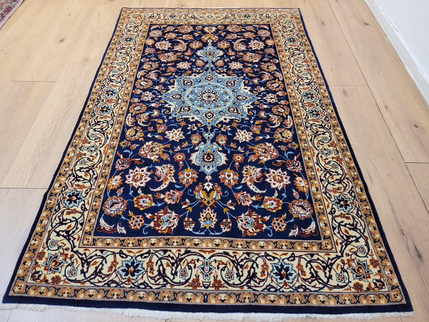 Isfahan Teppich Korkwolle mit Seide feine Knüpfung Medaillon