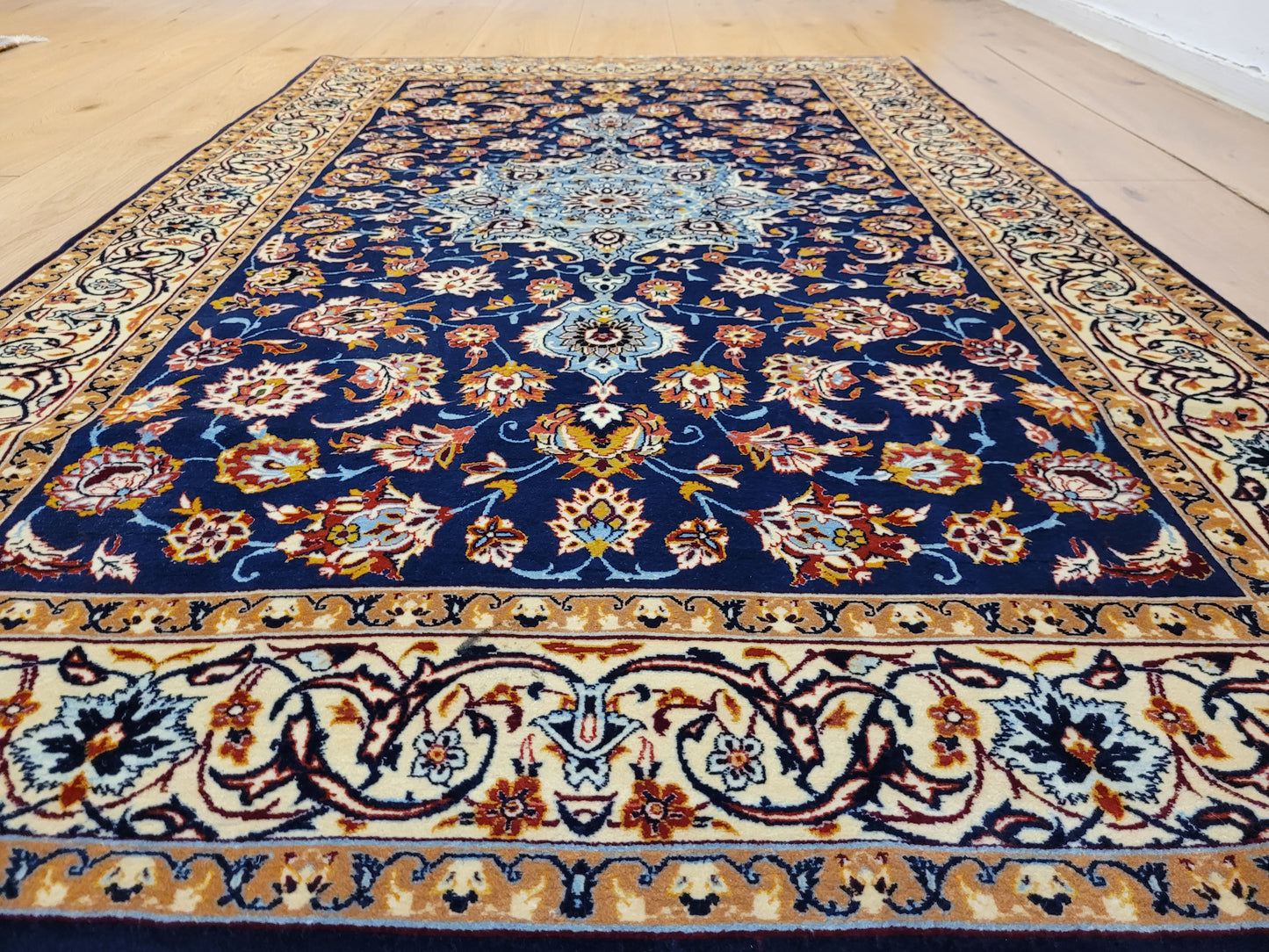 Isfahan Teppich Korkwolle mit Seide feine Knüpfung Medaillon