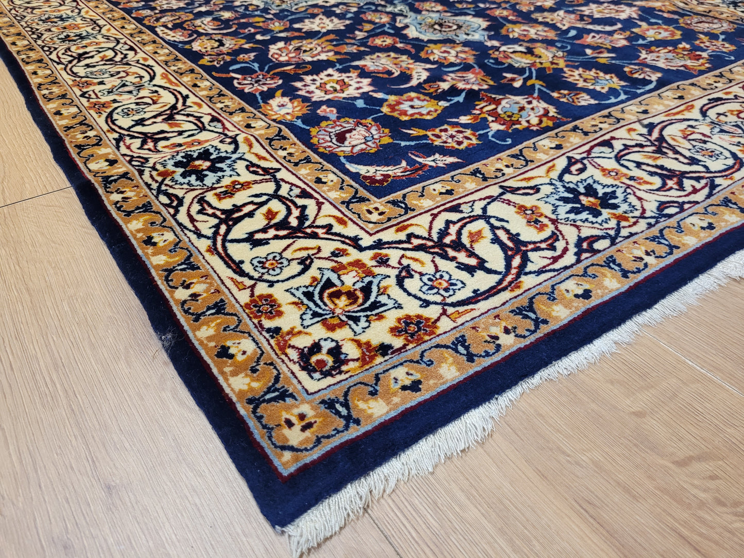 Isfahan Teppich Korkwolle mit Seide feine Knüpfung Medaillon