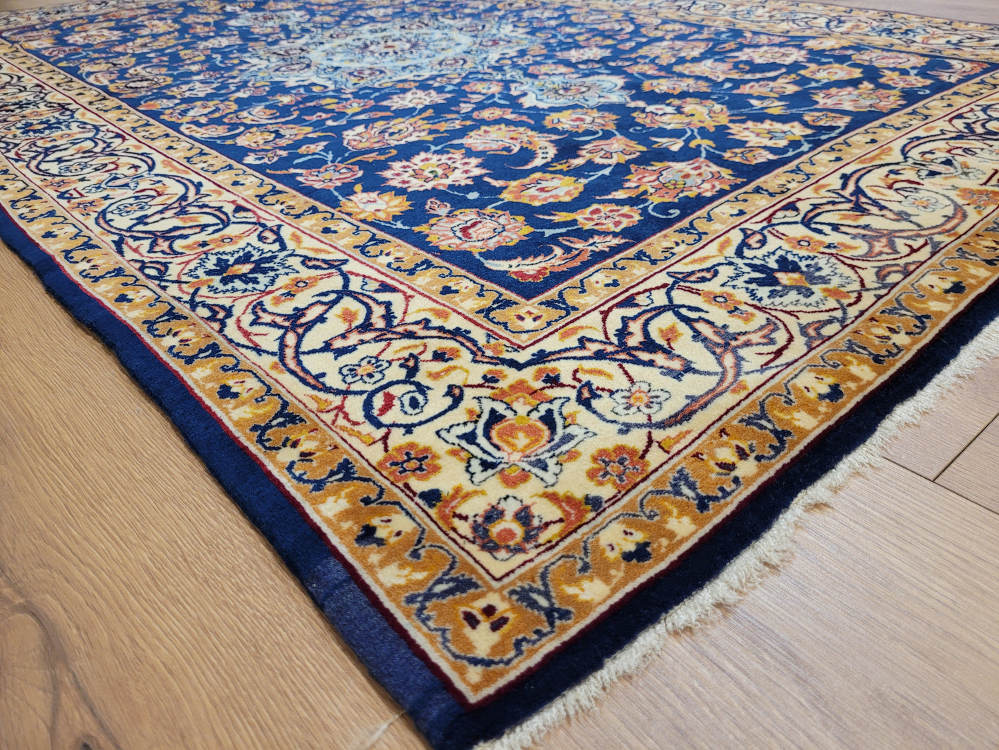 Isfahan Teppich Korkwolle mit Seide feine Knüpfung Medaillon