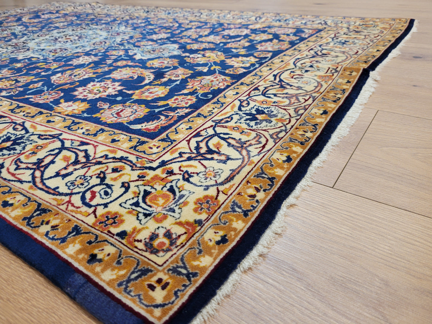 Isfahan Teppich Korkwolle mit Seide feine Knüpfung Medaillon