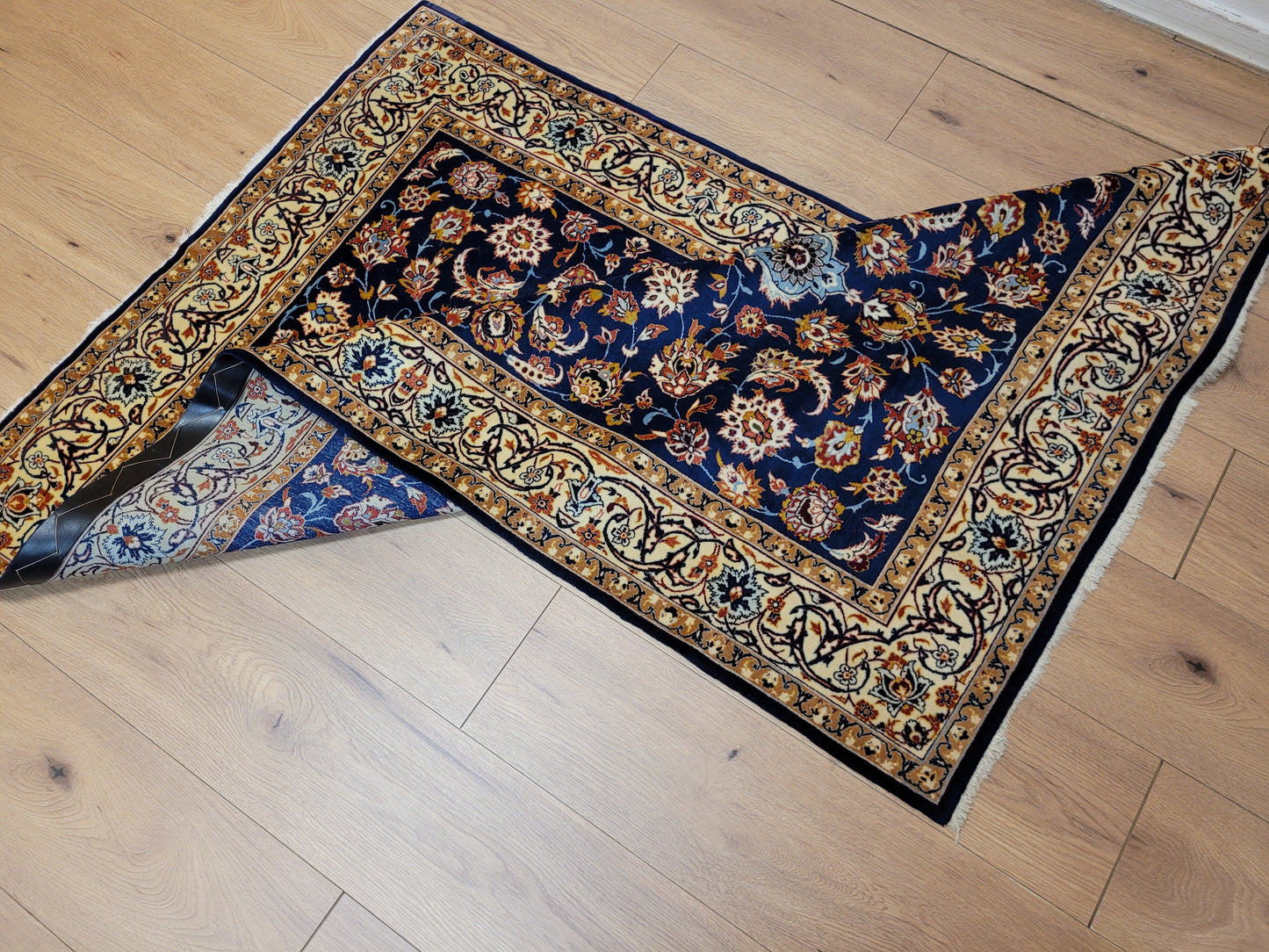 Isfahan Teppich Korkwolle mit Seide feine Knüpfung Medaillon