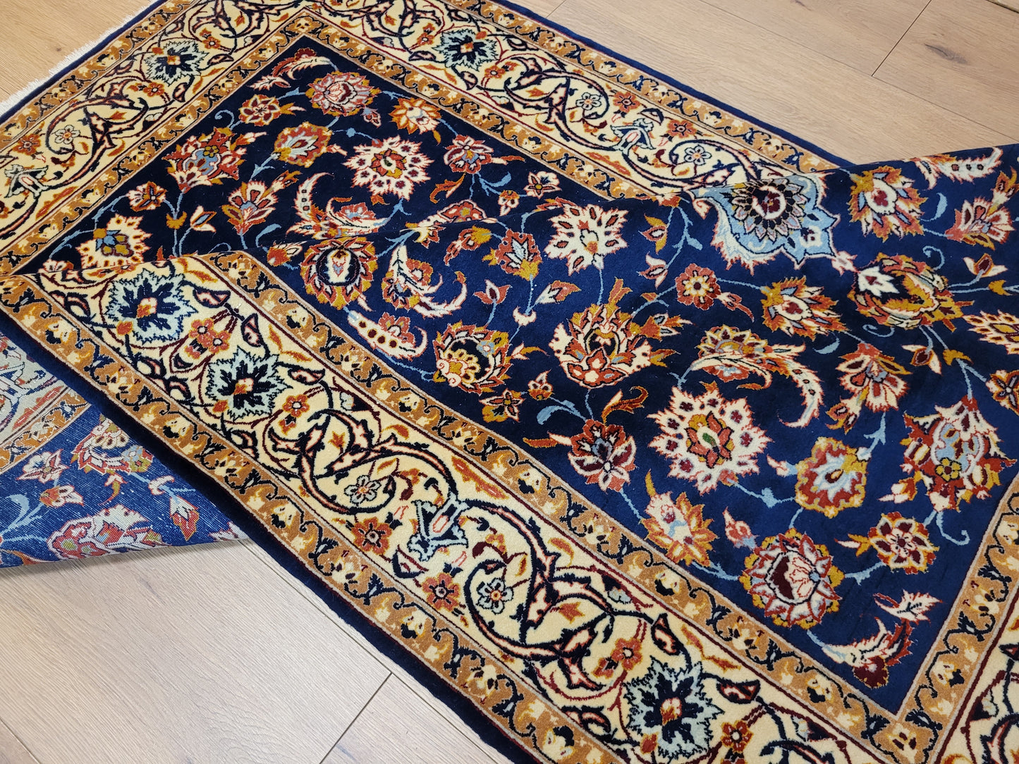 Isfahan Teppich Korkwolle mit Seide feine Knüpfung Medaillon