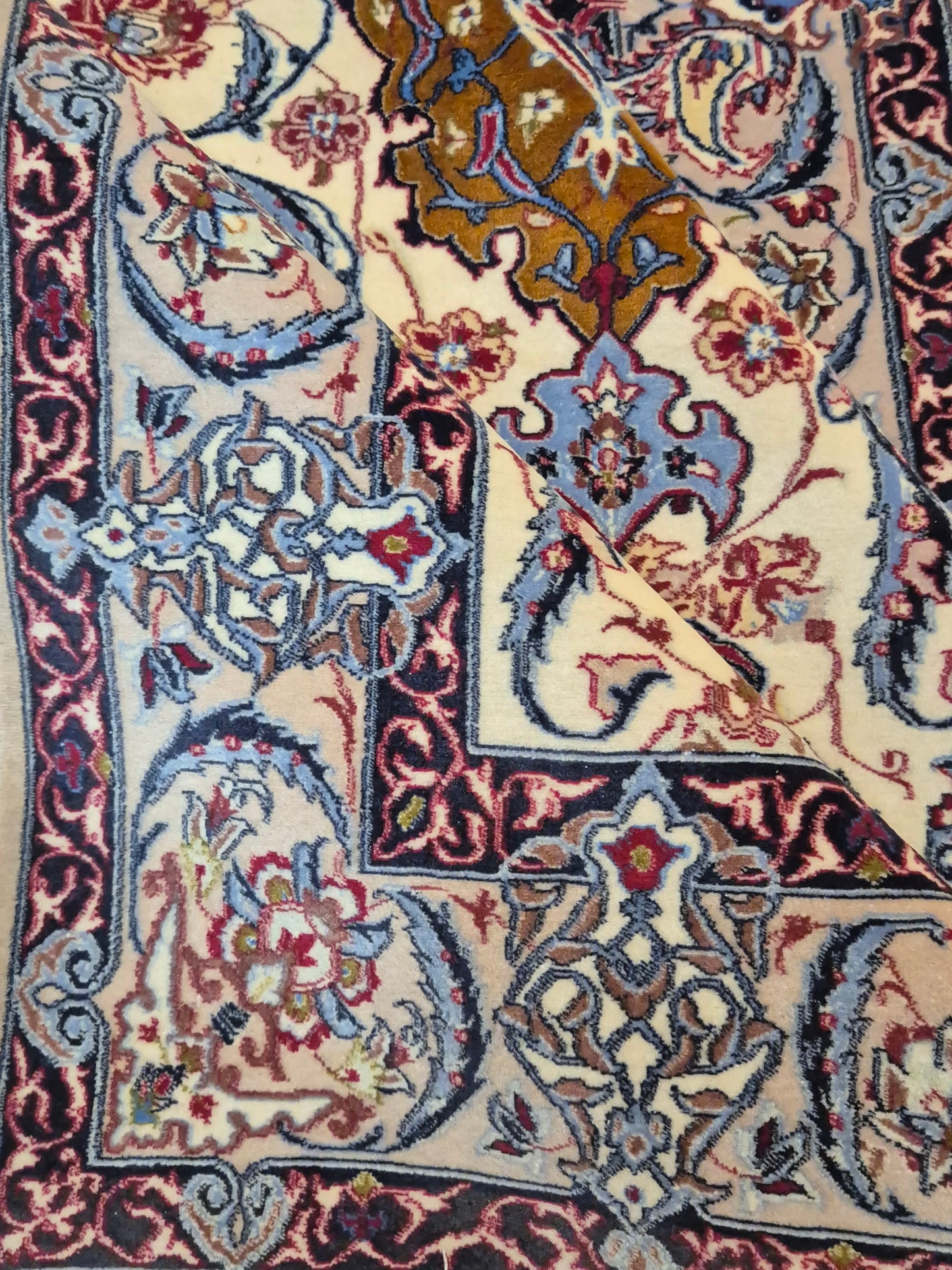 Isfahan Teppich Korkwolle auf Seide Medaillon fein handgeknüpft