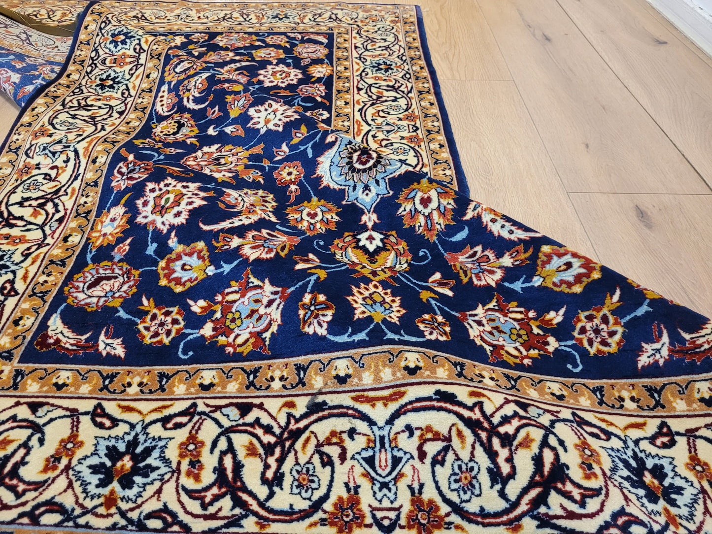 Isfahan Teppich Korkwolle mit Seide feine Knüpfung Medaillon