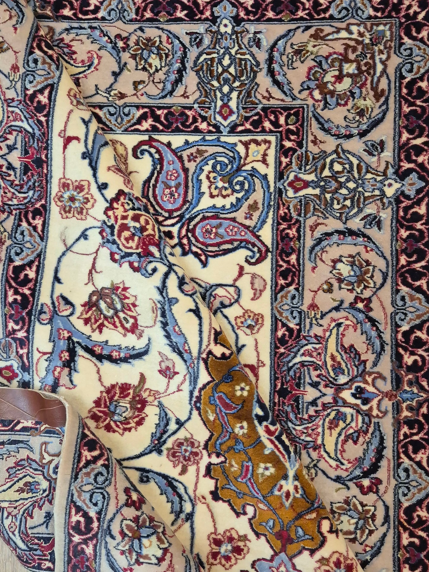 Isfahan Teppich Korkwolle auf Seide Medaillon fein handgeknüpft