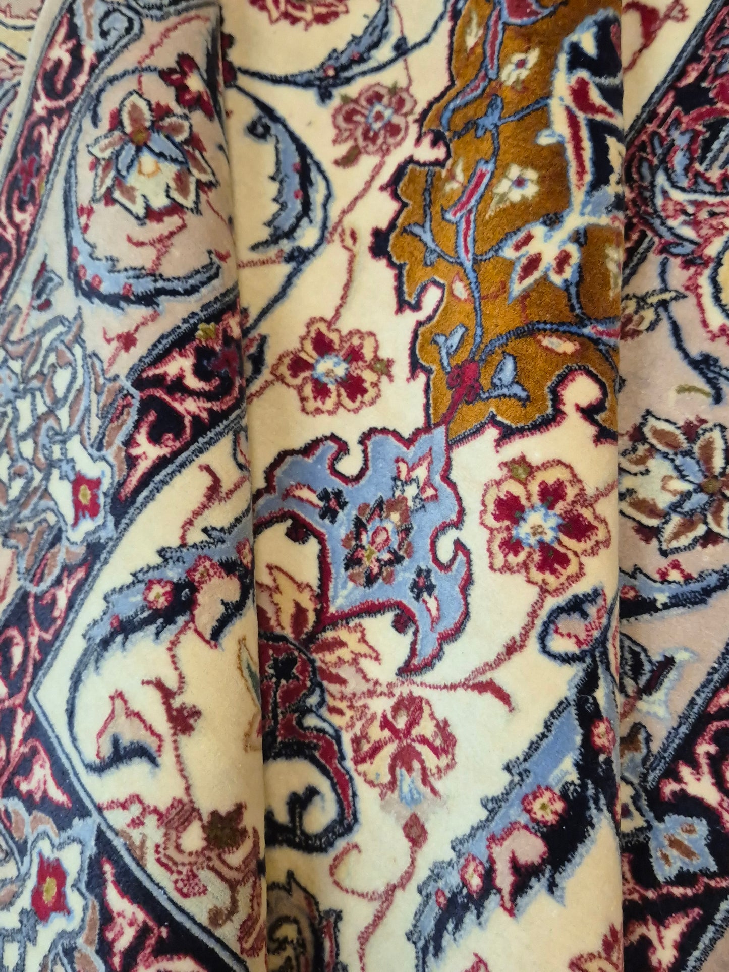 Isfahan Teppich Korkwolle auf Seide Medaillon fein handgeknüpft