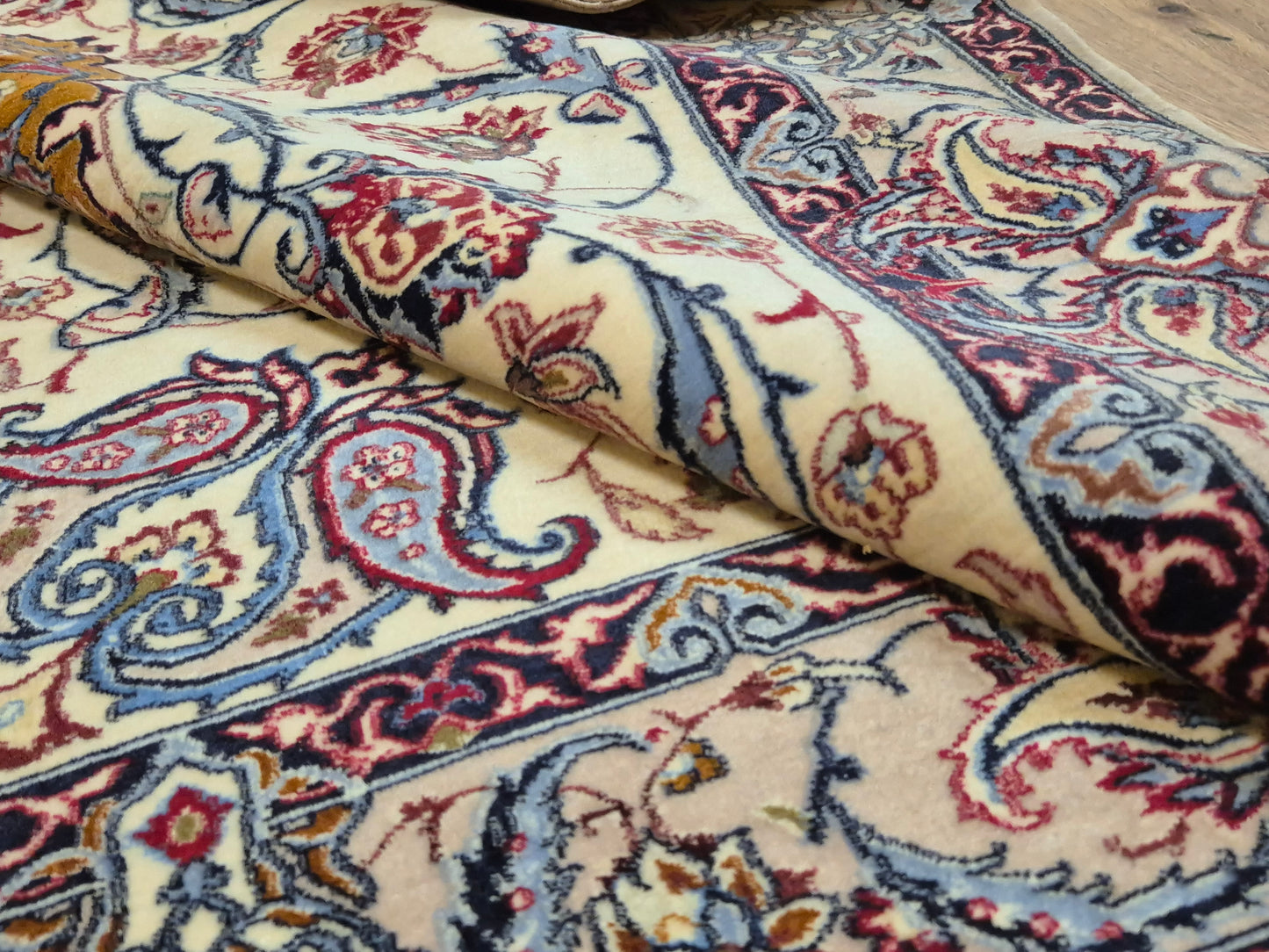 Isfahan Teppich Korkwolle auf Seide Medaillon fein handgeknüpft