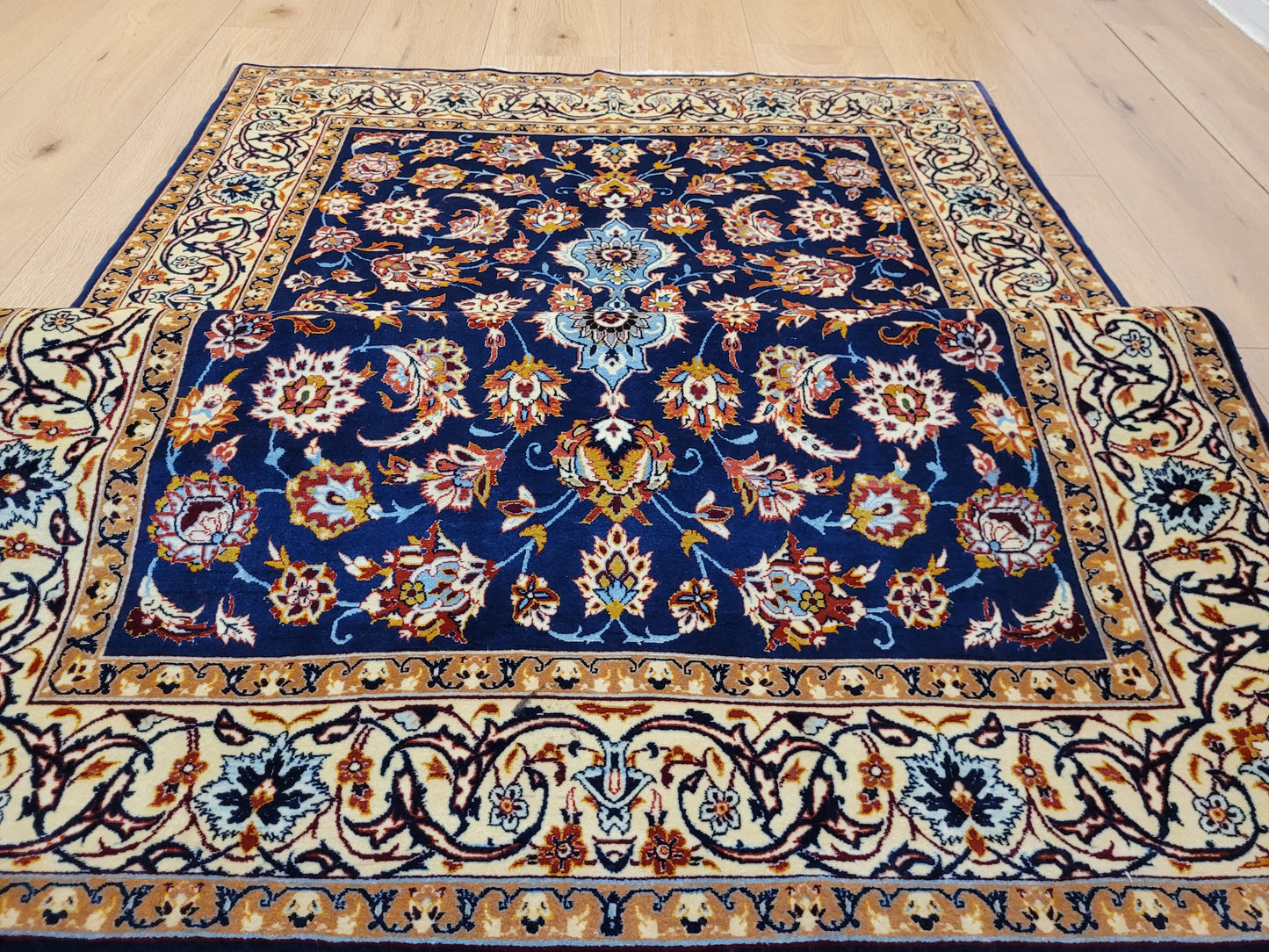 Isfahan Teppich Korkwolle mit Seide feine Knüpfung Medaillon