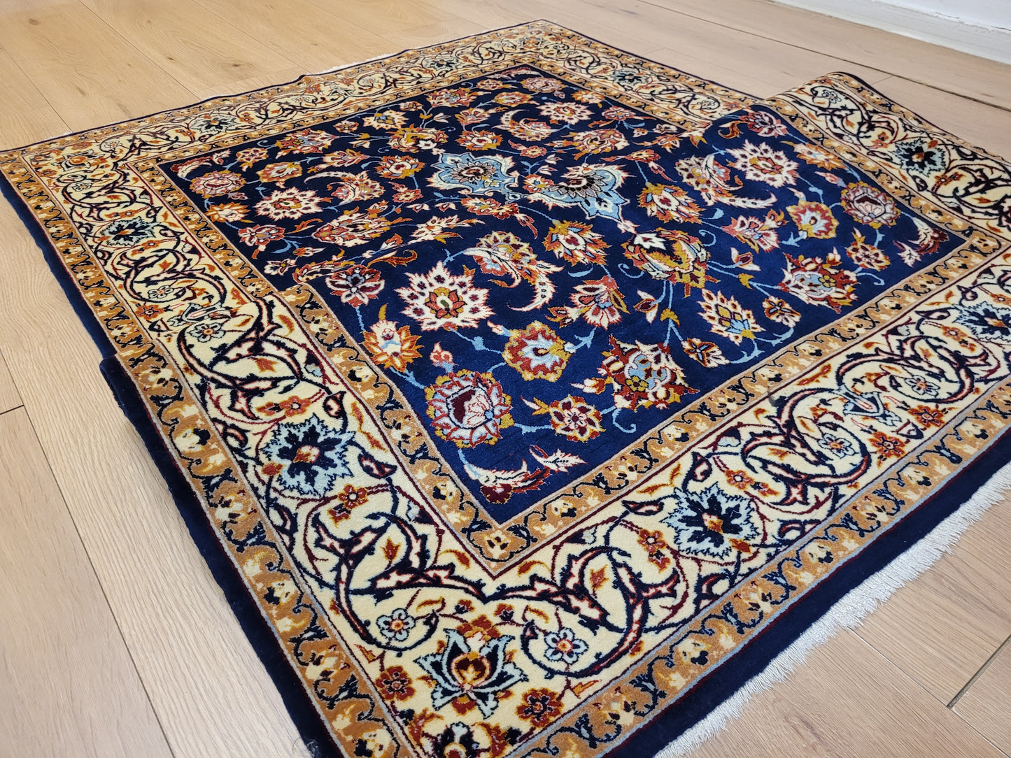 Isfahan Teppich Korkwolle mit Seide feine Knüpfung Medaillon