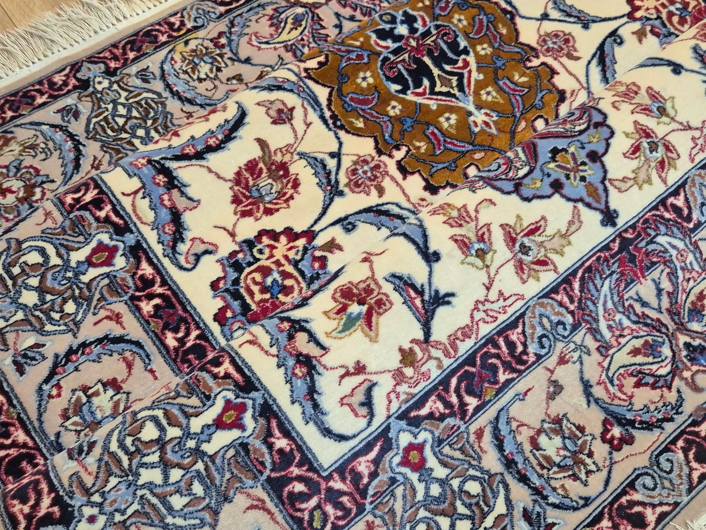 Isfahan Teppich Korkwolle auf Seide Medaillon fein handgeknüpft