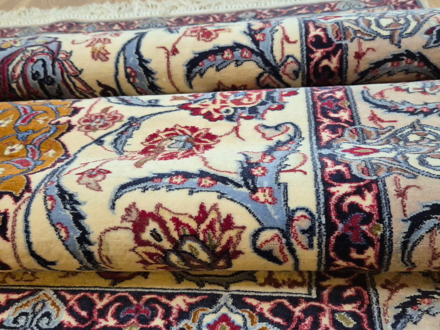 Isfahan Teppich Korkwolle auf Seide Medaillon fein handgeknüpft