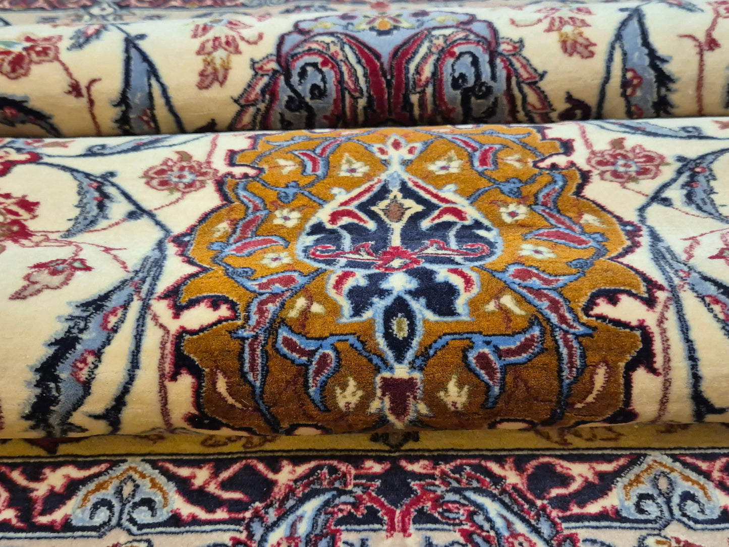 Isfahan Teppich Korkwolle auf Seide Medaillon fein handgeknüpft