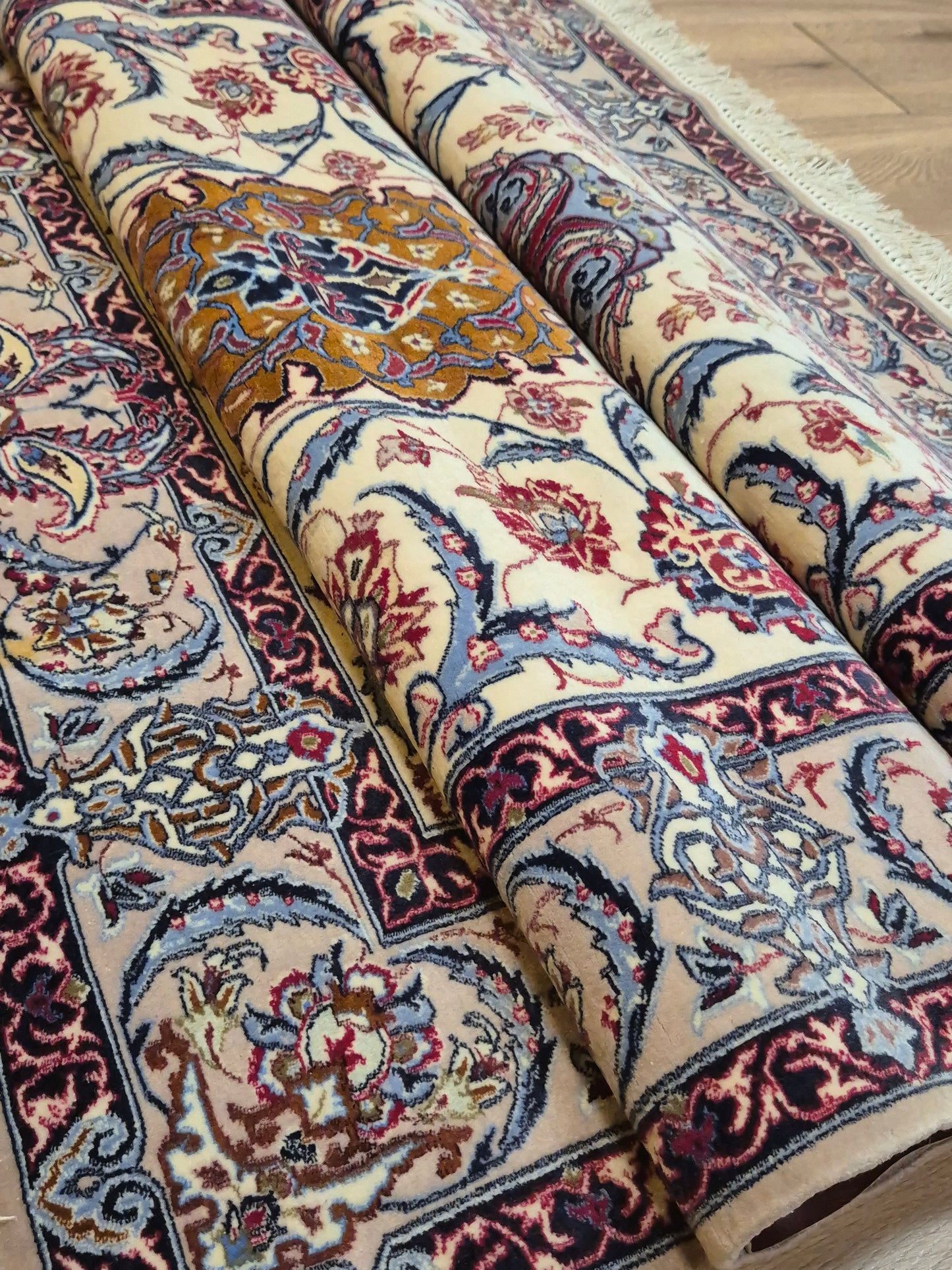 Isfahan Teppich Korkwolle auf Seide Medaillon fein handgeknüpft