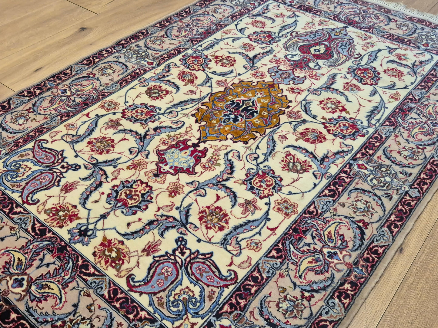 Isfahan Teppich Korkwolle auf Seide Medaillon fein handgeknüpft