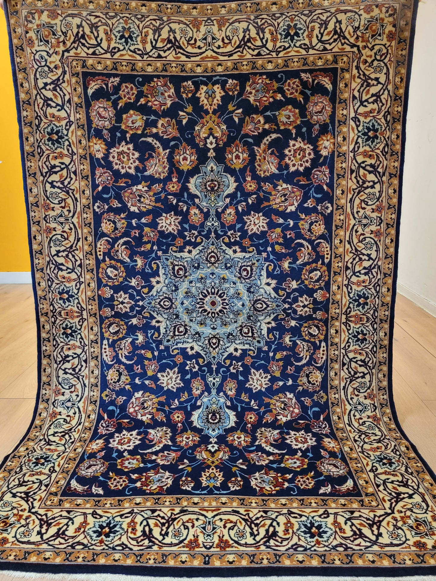 Isfahan Teppich Korkwolle mit Seide feine Knüpfung Medaillon