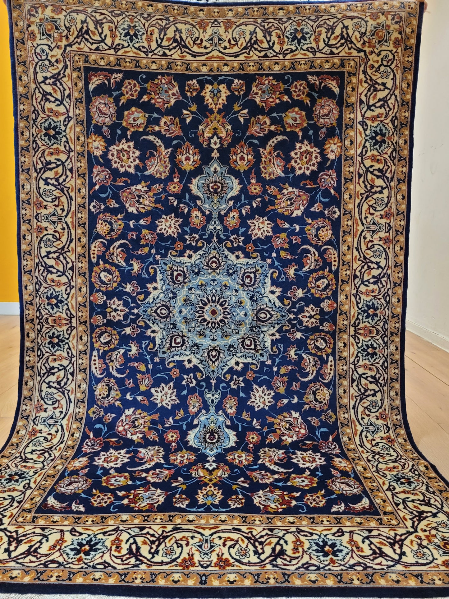 Isfahan Teppich Korkwolle mit Seide feine Knüpfung Medaillon