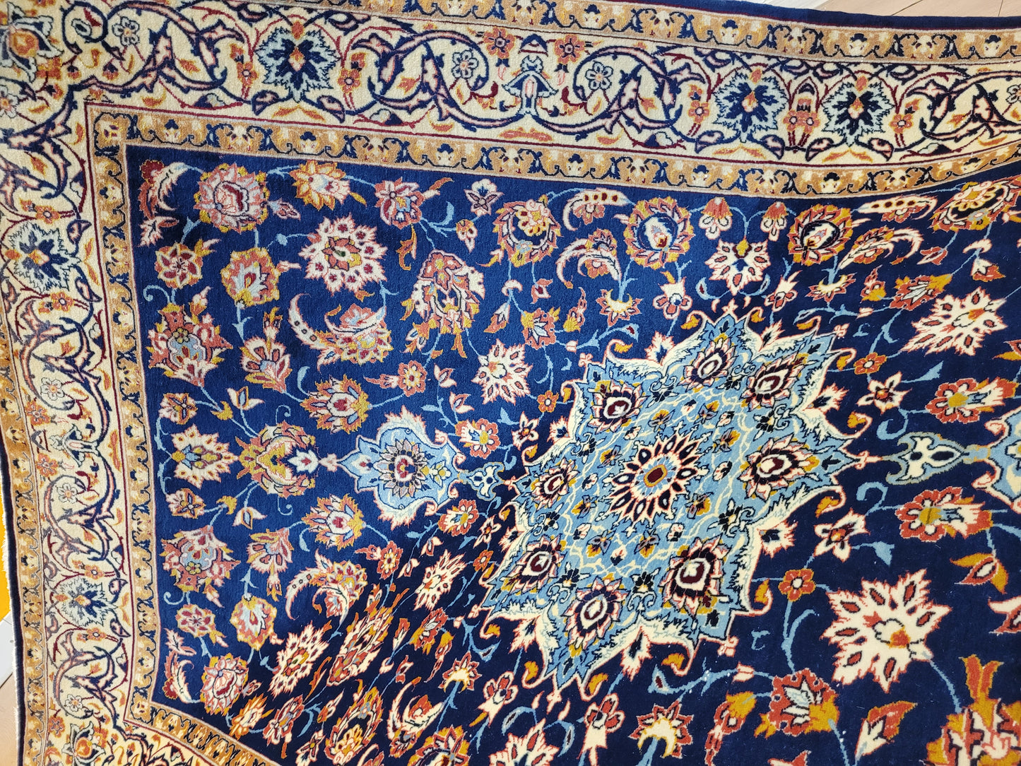 Isfahan Teppich Korkwolle mit Seide feine Knüpfung Medaillon