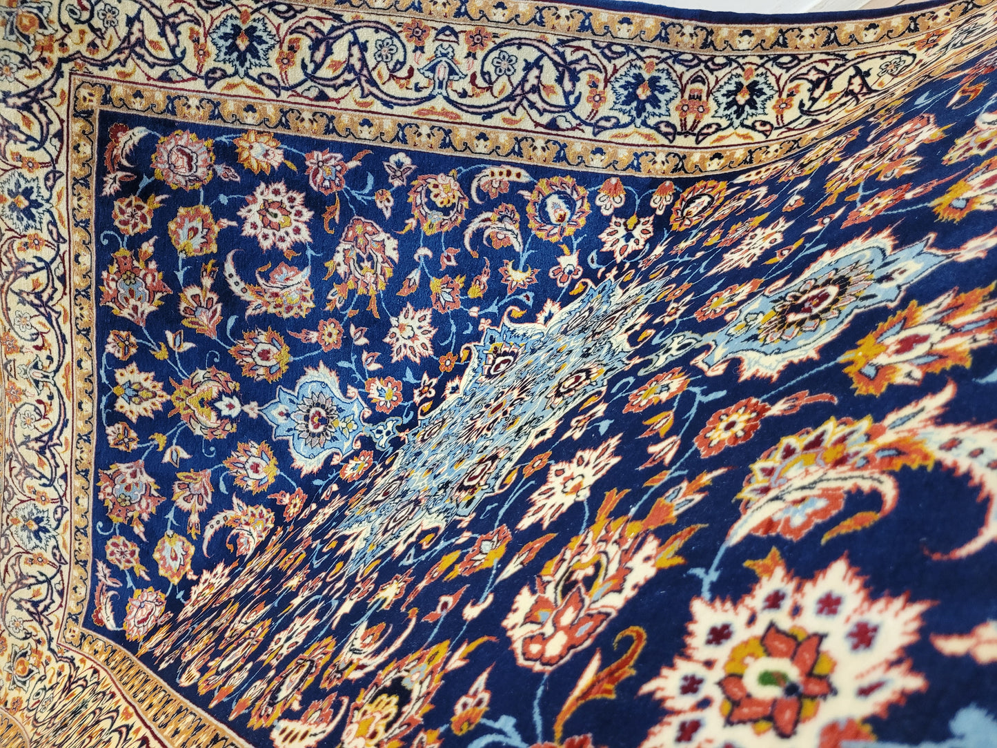 Isfahan Teppich Korkwolle mit Seide feine Knüpfung Medaillon