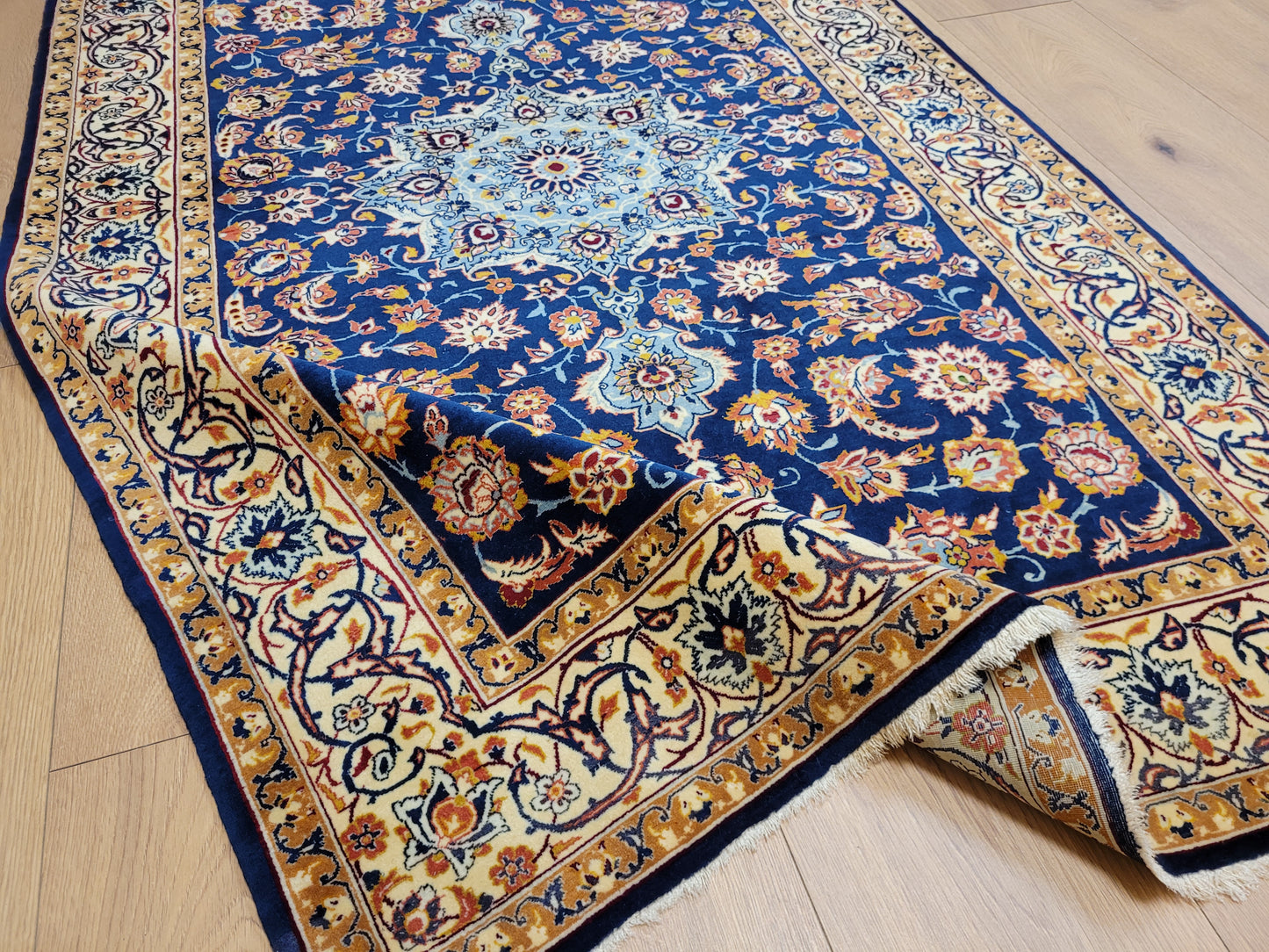 Isfahan Teppich Korkwolle mit Seide feine Knüpfung Medaillon