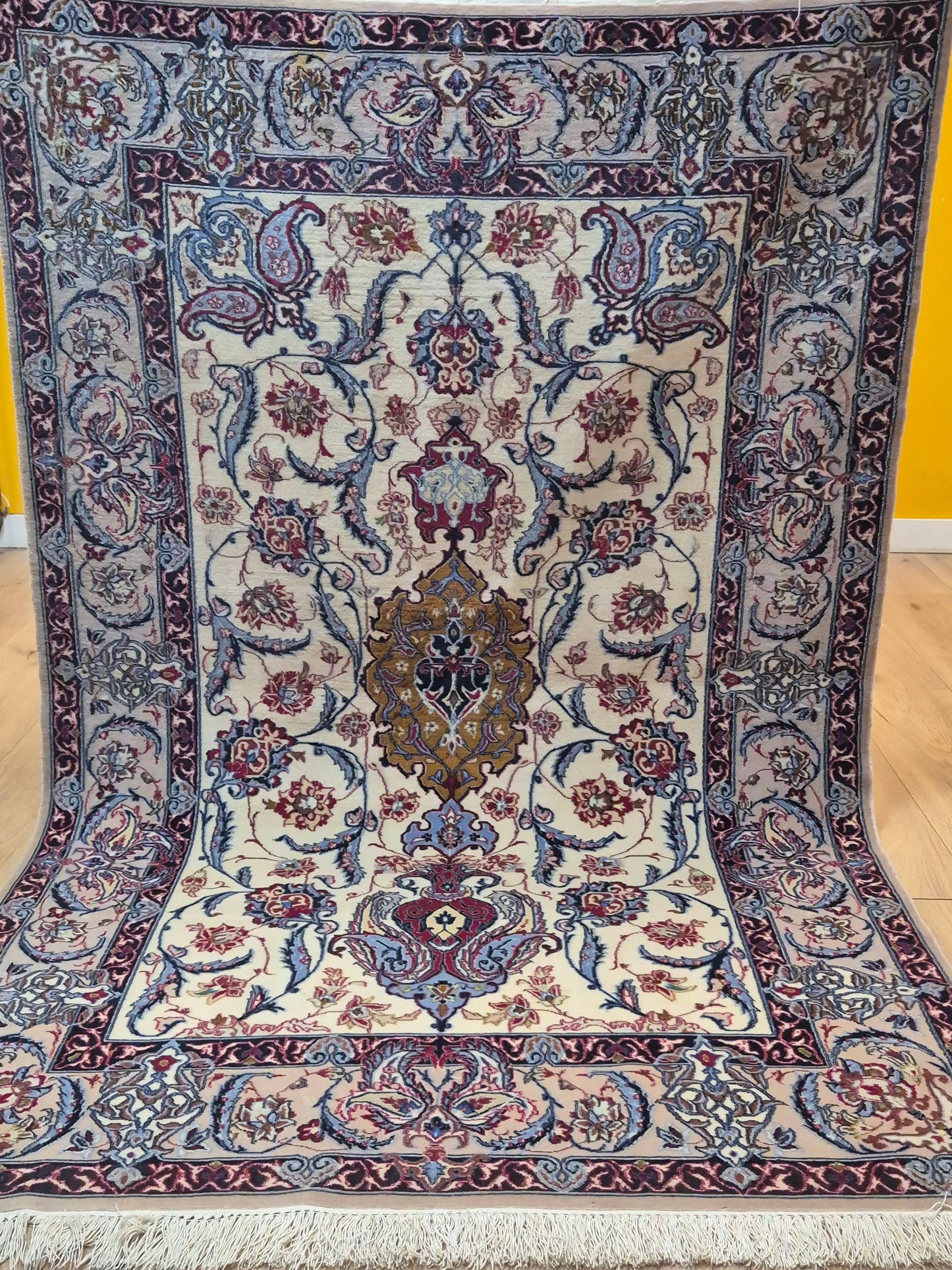 Isfahan Teppich Korkwolle auf Seide Medaillon fein handgeknüpft