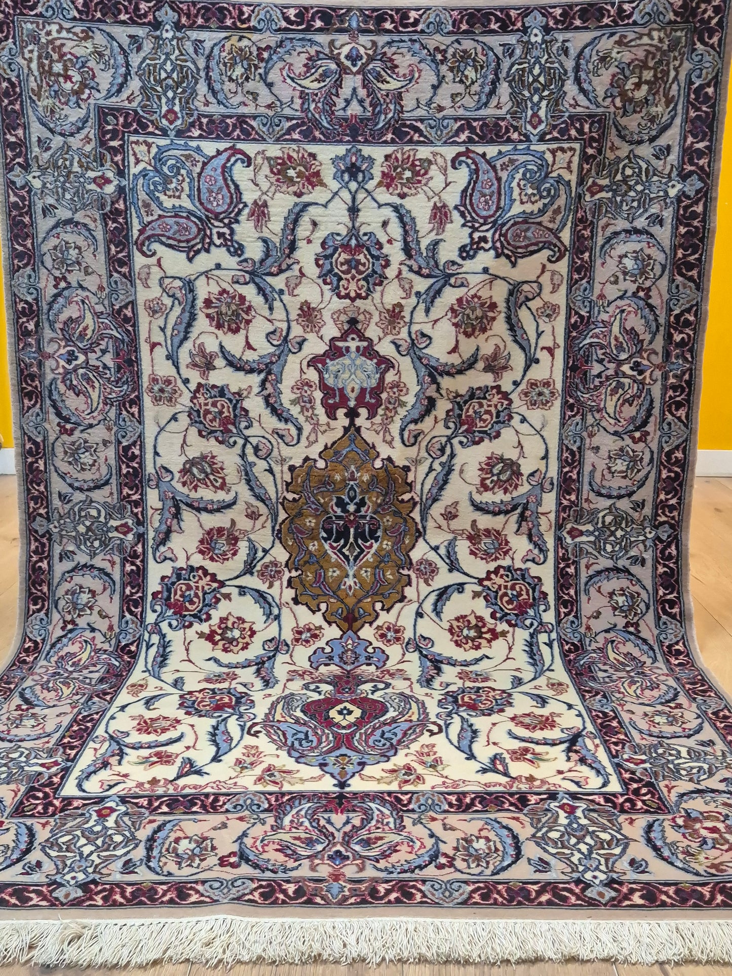 Isfahan Teppich Korkwolle auf Seide Medaillon fein handgeknüpft