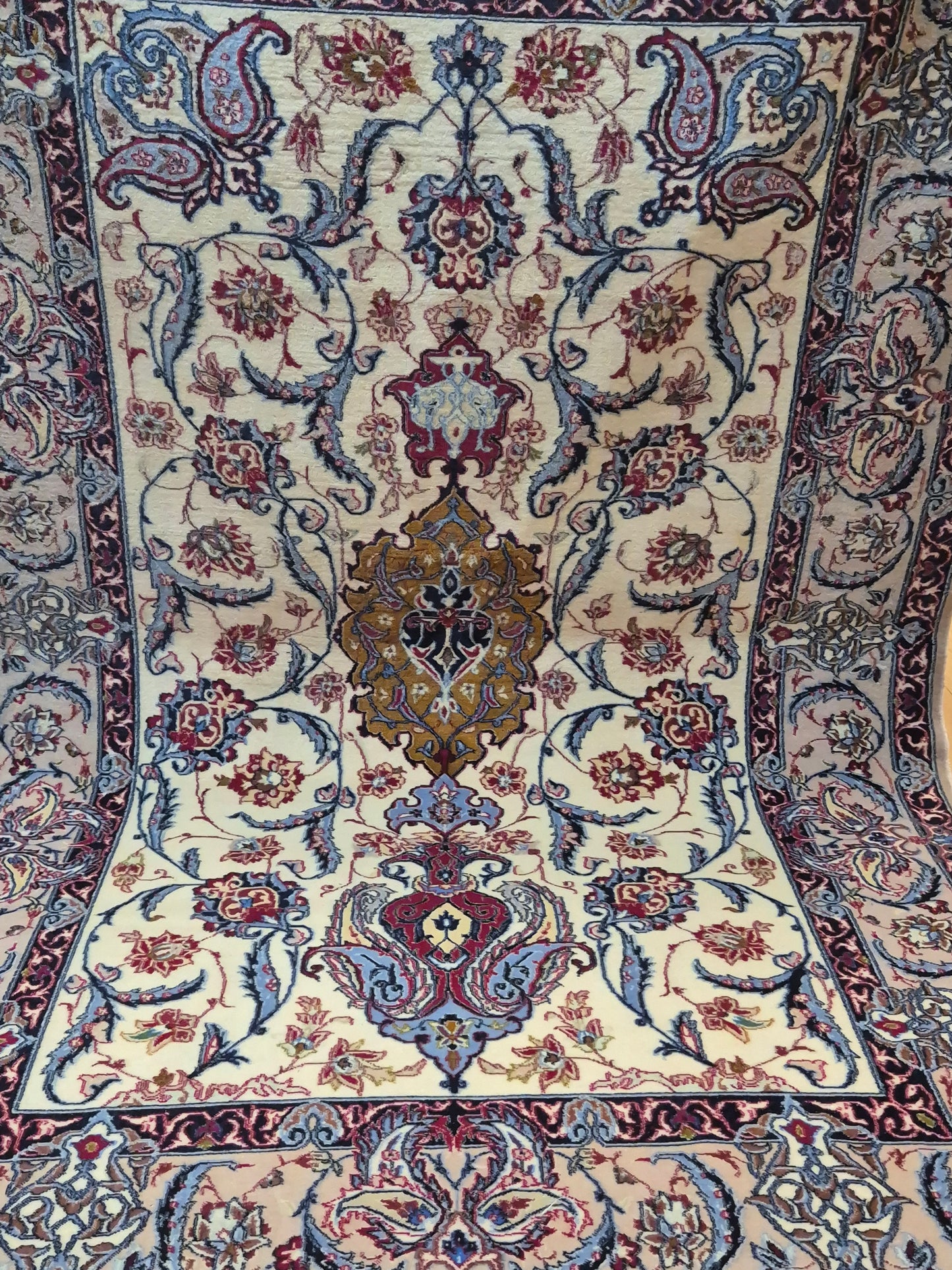 Isfahan Teppich Korkwolle auf Seide Medaillon fein handgeknüpft