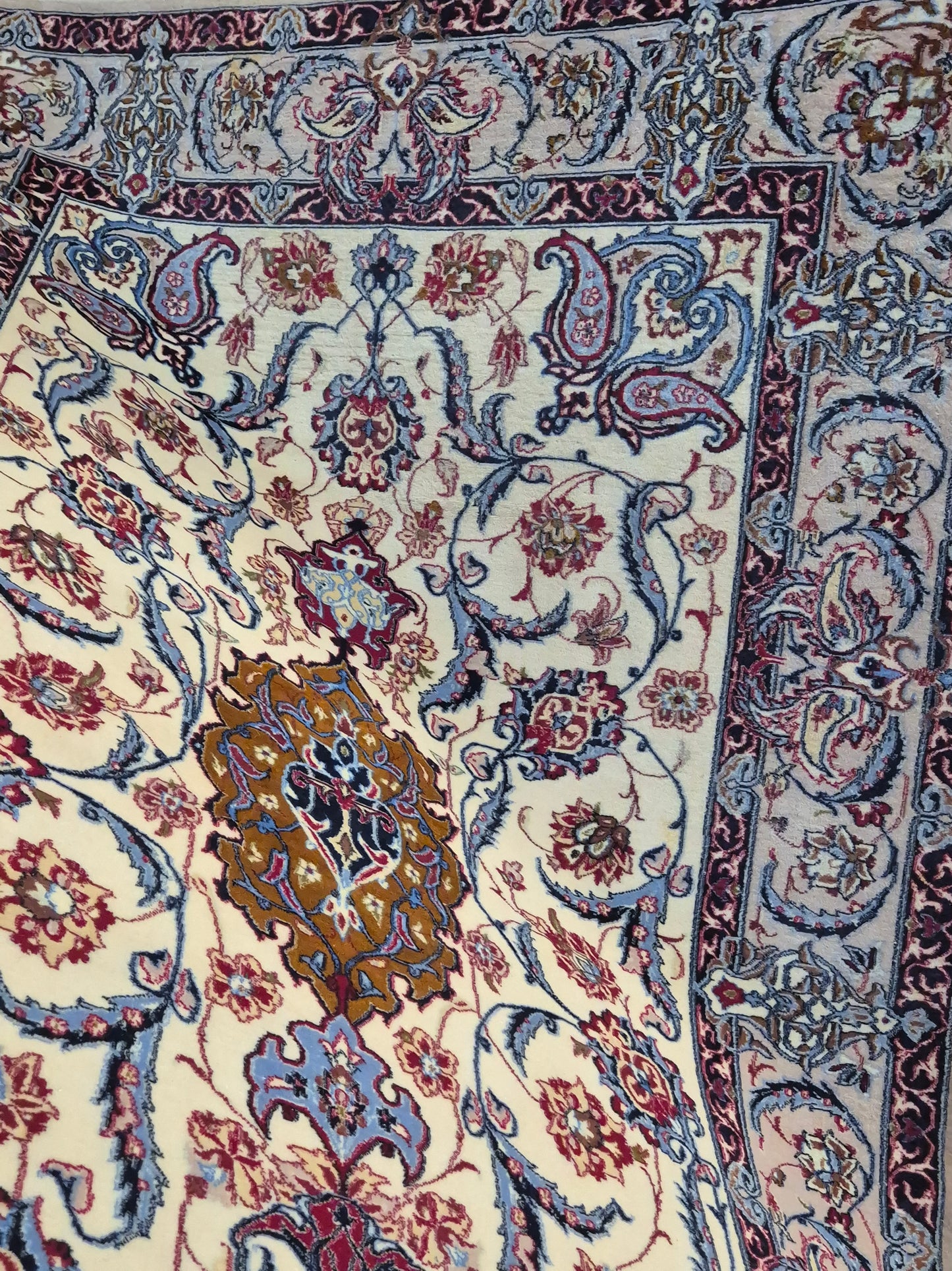 Isfahan Teppich Korkwolle auf Seide Medaillon fein handgeknüpft