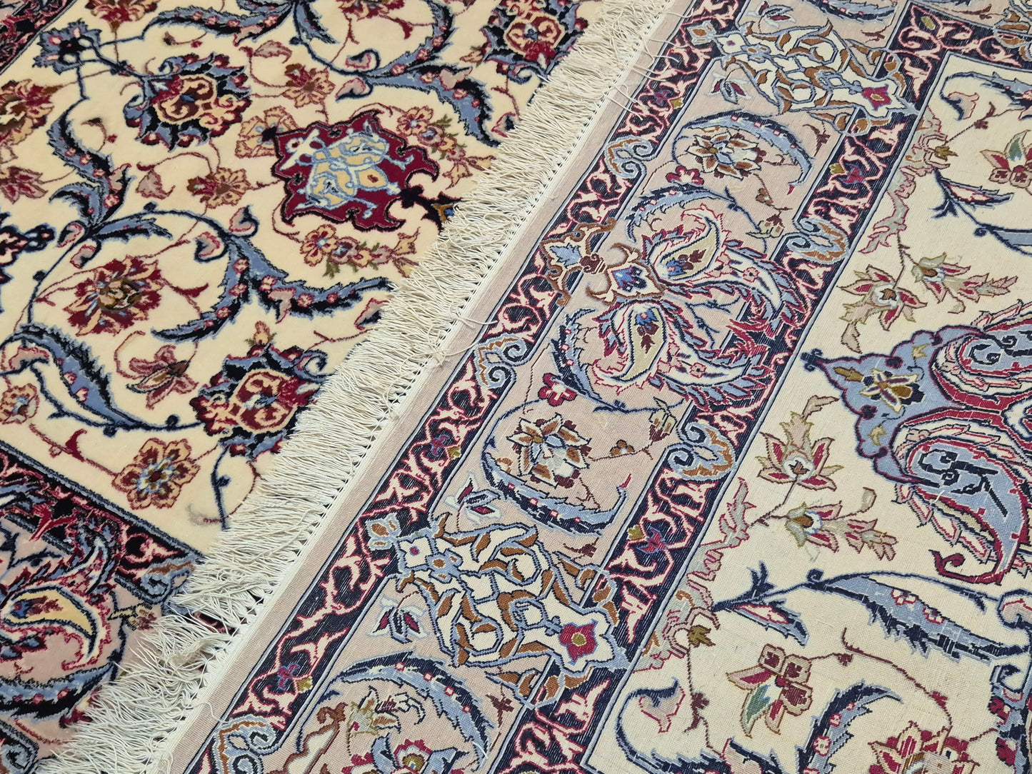 Isfahan Teppich Korkwolle auf Seide Medaillon fein handgeknüpft