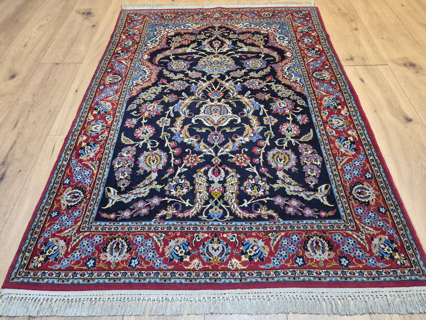 Isfahan Teppich Korkwolle mit Seide auf Seide dunkelblau rot fein