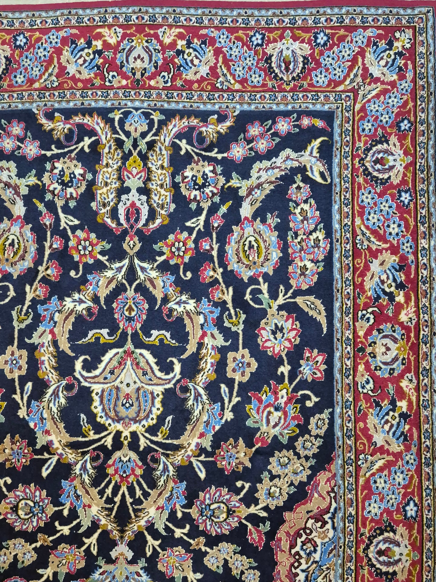 Isfahan Teppich Korkwolle mit Seide auf Seide dunkelblau rot fein