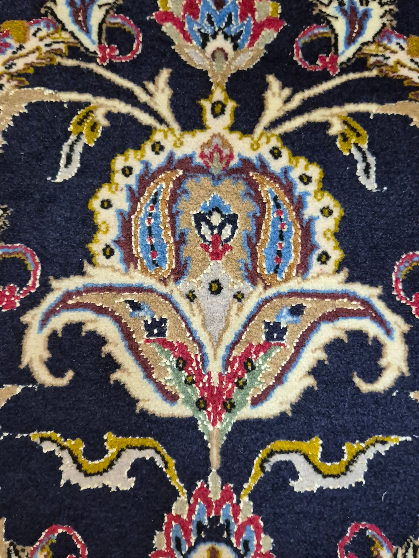 Isfahan Teppich Korkwolle mit Seide auf Seide dunkelblau rot fein