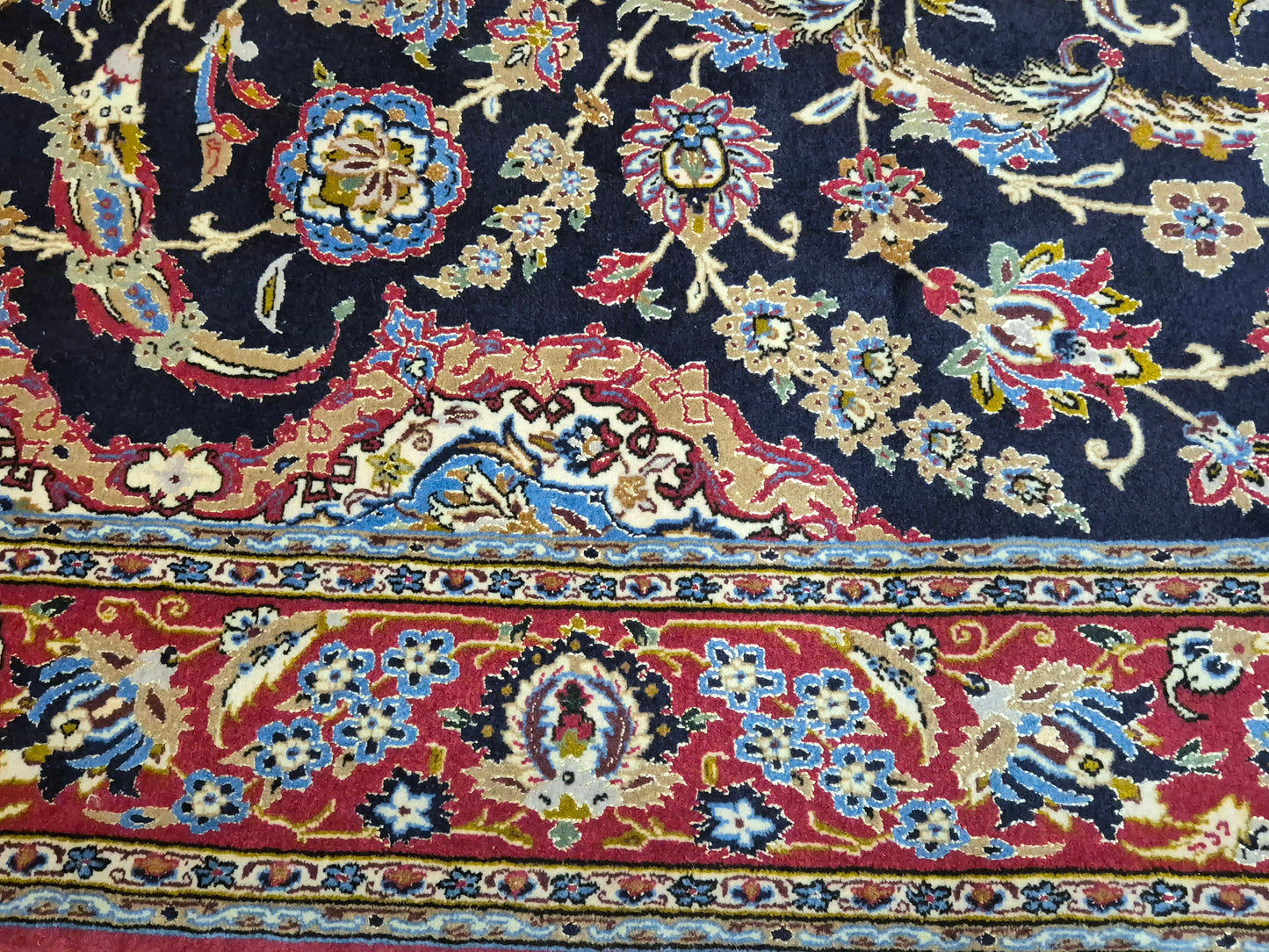 Isfahan Teppich Korkwolle mit Seide auf Seide dunkelblau rot fein