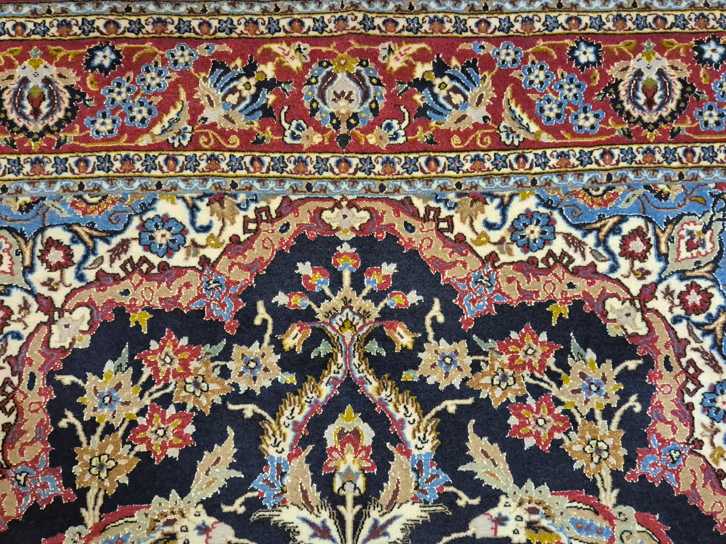 Isfahan Teppich Korkwolle mit Seide auf Seide dunkelblau rot fein