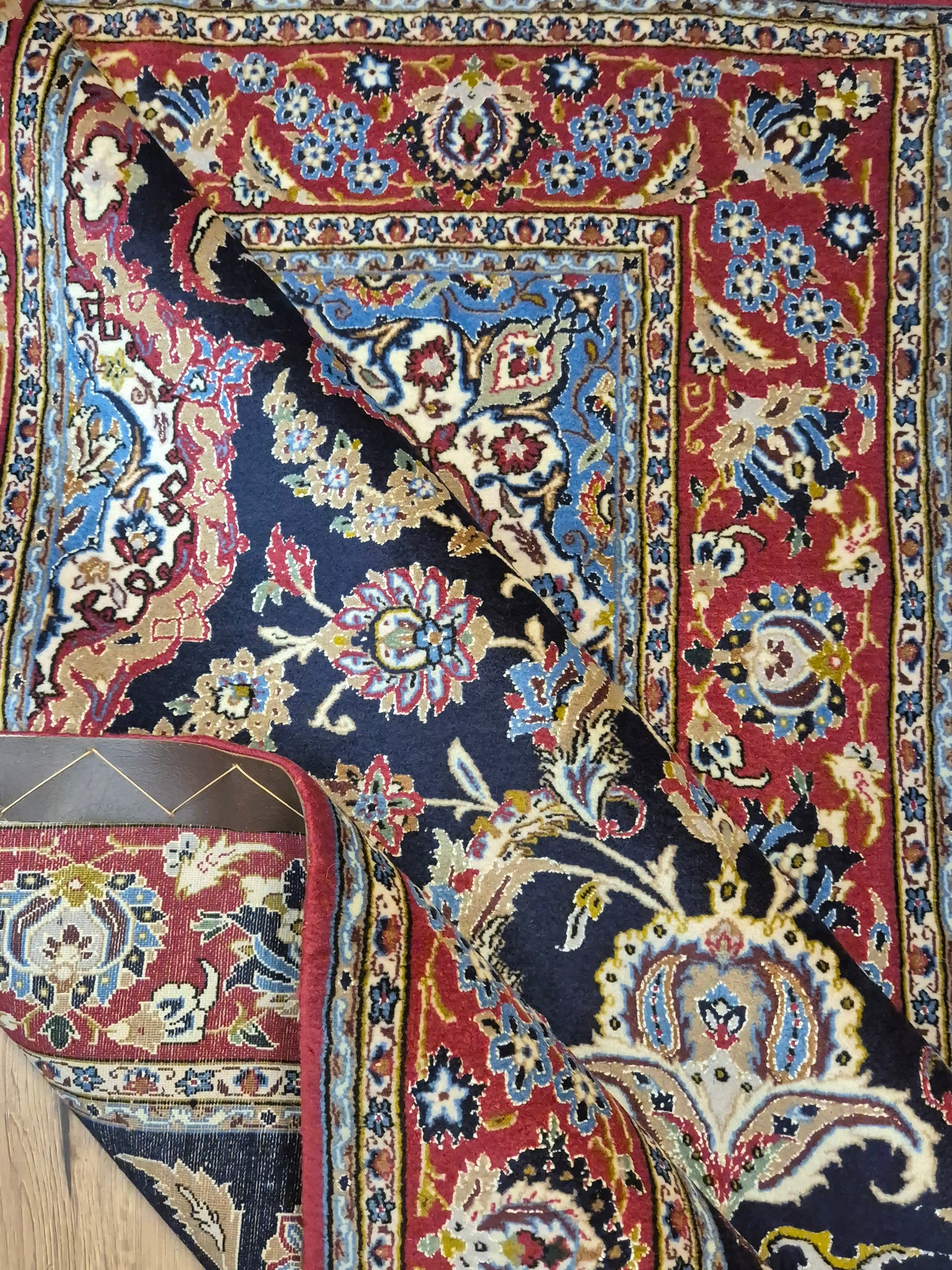 Isfahan Teppich Korkwolle mit Seide auf Seide dunkelblau rot fein