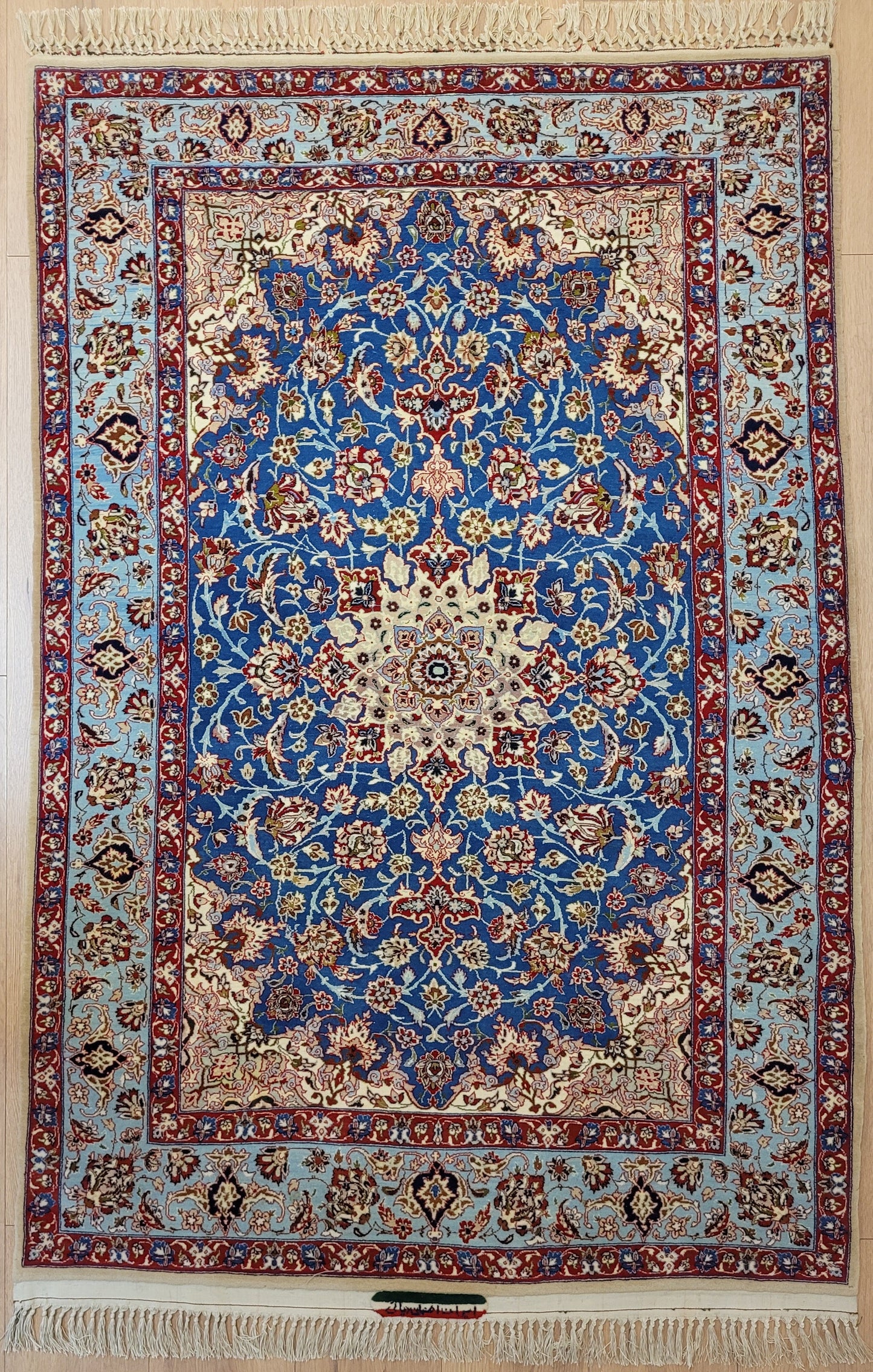 Isfahan Teppich Korkwolle mit Seide feine Knüpfung signiert