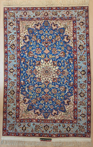 Isfahan Teppich Korkwolle mit Seide feine Knüpfung signiert