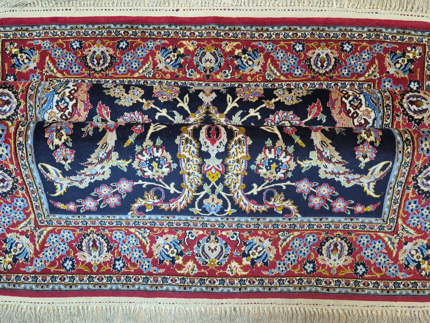 Isfahan Teppich Korkwolle mit Seide auf Seide dunkelblau rot fein