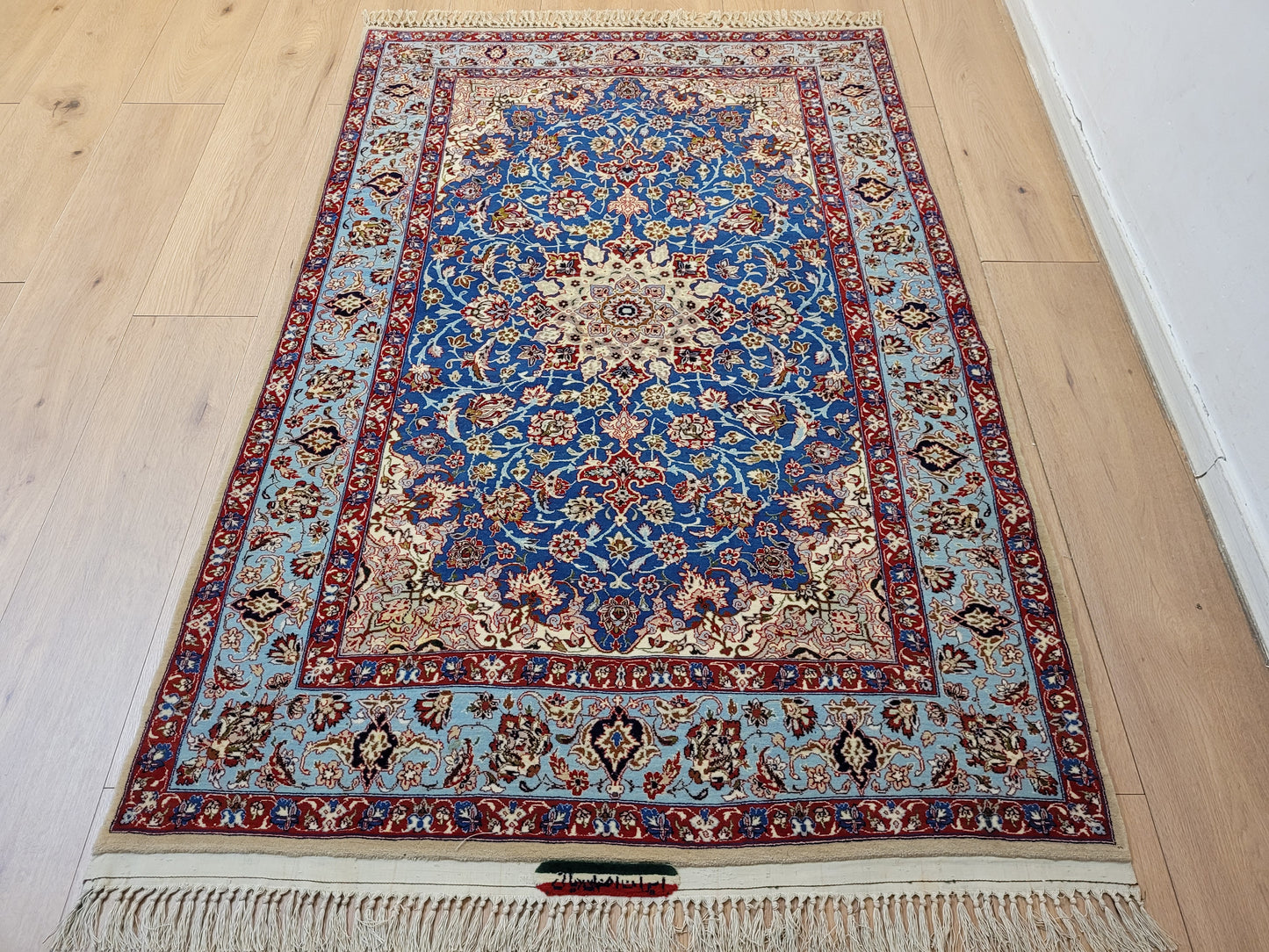 Isfahan Teppich Korkwolle mit Seide feine Knüpfung signiert