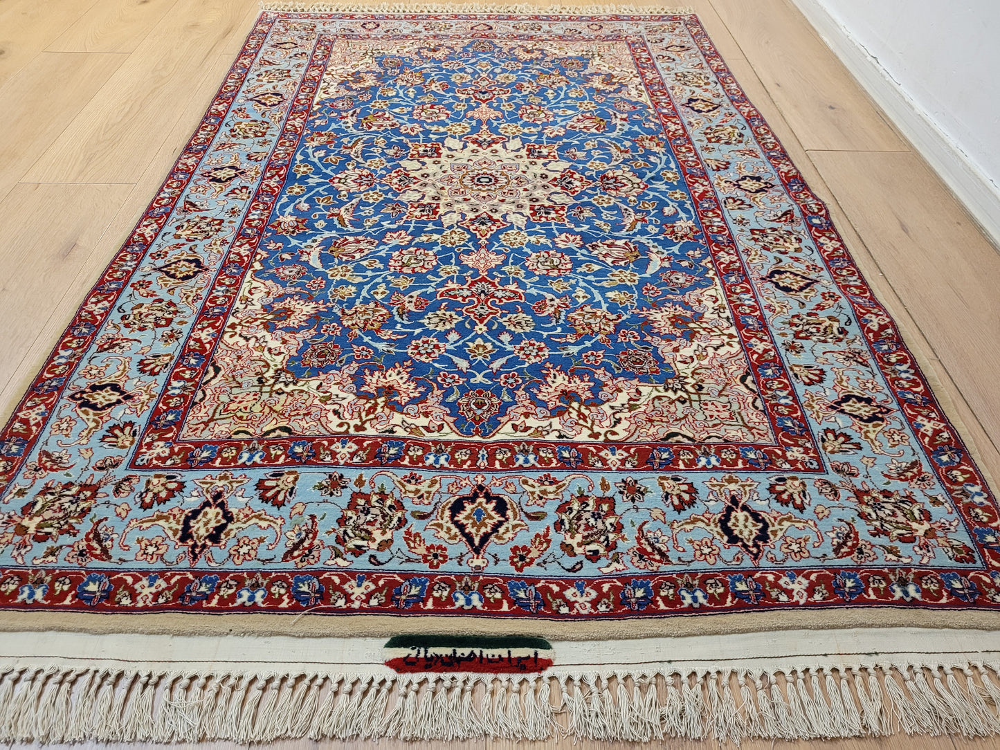 Isfahan Teppich Korkwolle mit Seide feine Knüpfung signiert